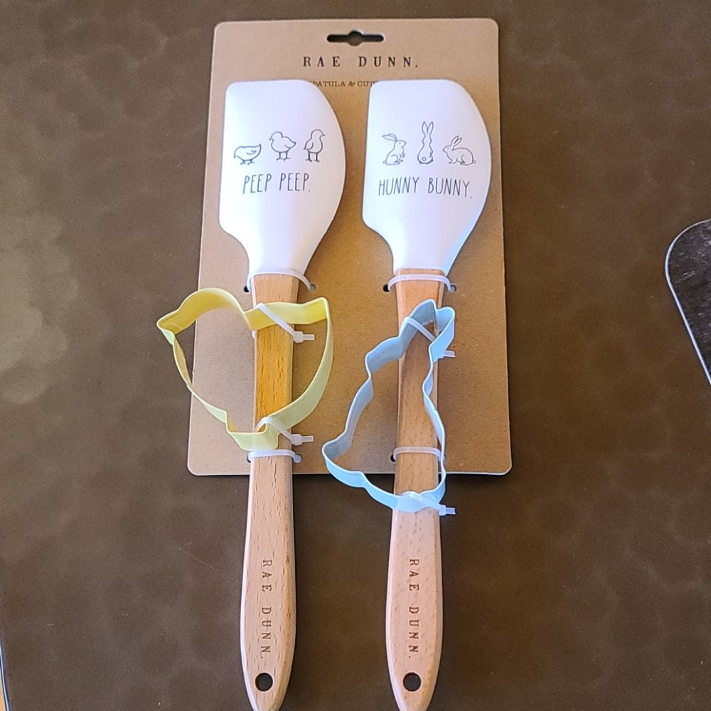 Rae Dunn Spatula and Cookie Cutter Set